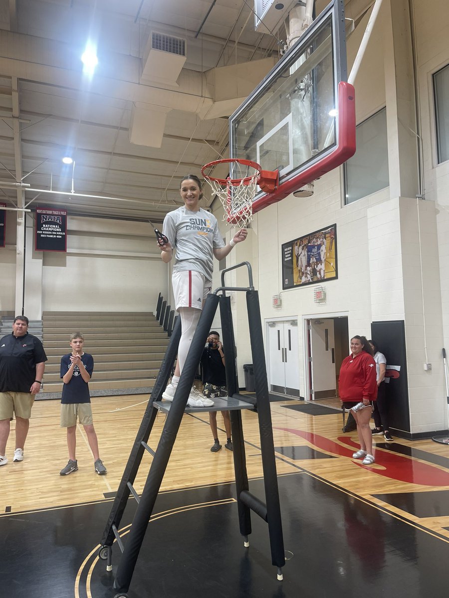 CoachKimJones's tweet photo. Congratulations to Southeastern’s Womens Basketball Sun Conference Champions!
Now on to the 64!!!
Lets GO 🔥
#11thatsourgirl🏀❤️ https://t.co/oLqTqO3SaA