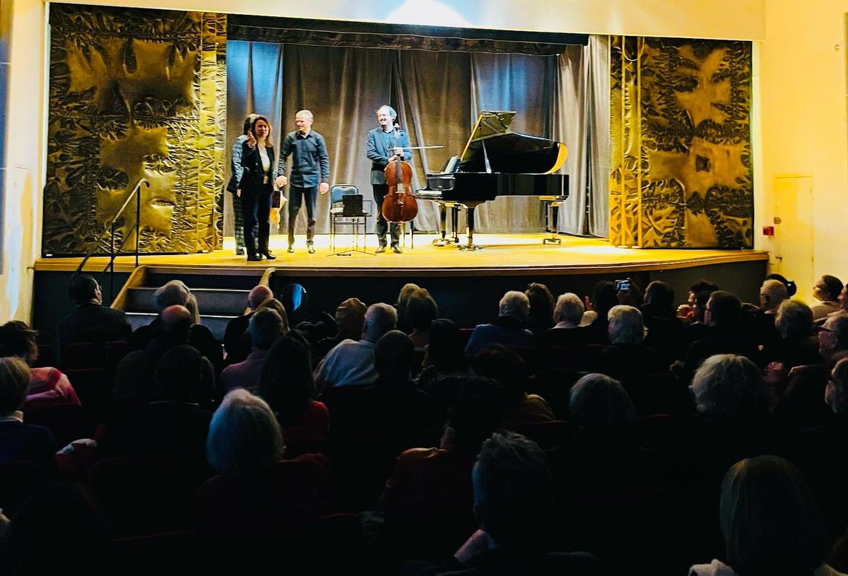 Mairie du 9e Paris (@mairie9paris) on Twitter photo Salle comble à la @mairie9Paris pour une balade musicale « Salon romantique, duo violoncelle/piano » avec <a href="/clairegibault/">Claire Gibault</a> et le <a href="/PMOrchest/">Paris Mozart Orchestra</a>. <a href="/dburkli/">Delphine Bürkli</a> et <a href="/CourNicolas/">Nicolas Cour</a> ont salué les artistes originaires d’Odessa et dédié ce concert au courage du peuple ukrainien. Salle comble à la @mairie9Paris pour une balade musicale « Salon romantique, duo violoncelle/piano » avec <a href="/clairegibault/">Claire Gibault</a> et le <a href="/PMOrchest/">Paris Mozart Orchestra</a>. <a href="/dburkli/">Delphine Bürkli</a> et <a href="/CourNicolas/">Nicolas Cour</a> ont salué les artistes originaires d’Odessa et dédié ce concert au courage du peuple ukrainien.