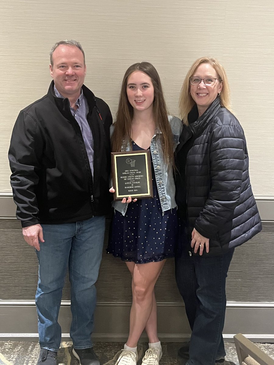 Congratulations to our Kate O’Hanlon for being named both a Section 2 Scholar Athlete and Top Scholar Athlete for the Western Athletic Conference!!!! Kate is a true leader on and off the court. 🦅