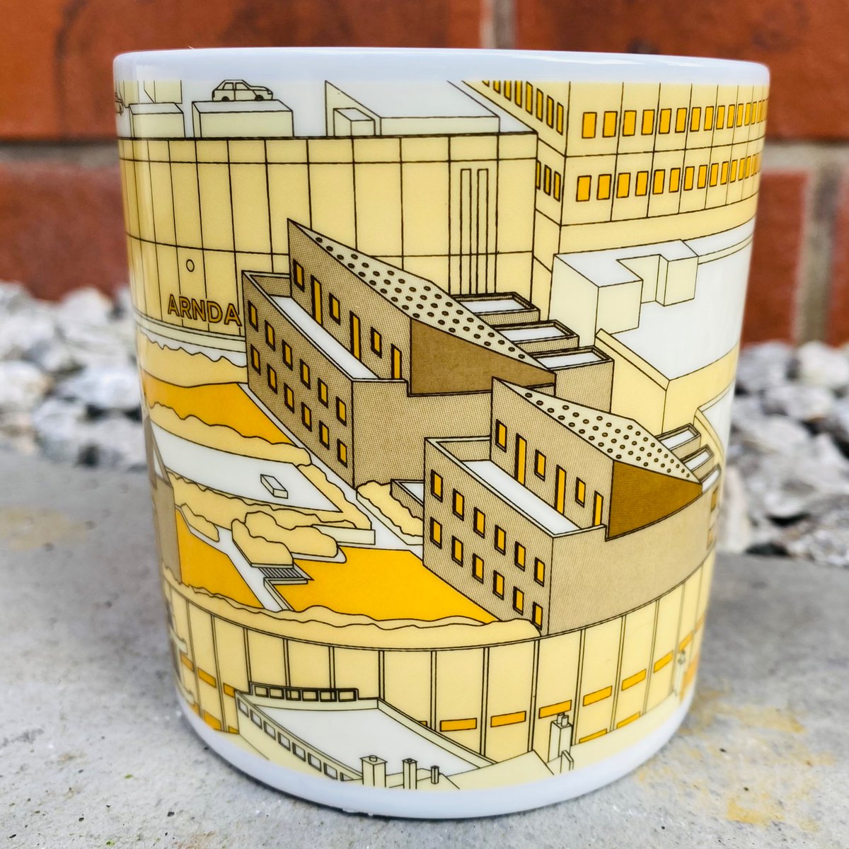 Good news: have 6 x Cromford Court mugs available ! They all have slight errors to the text on the base stamp so price reduced to £10.50. Get them while you can! rebuildingmanchester.bigcartel.com/product/cromfo…