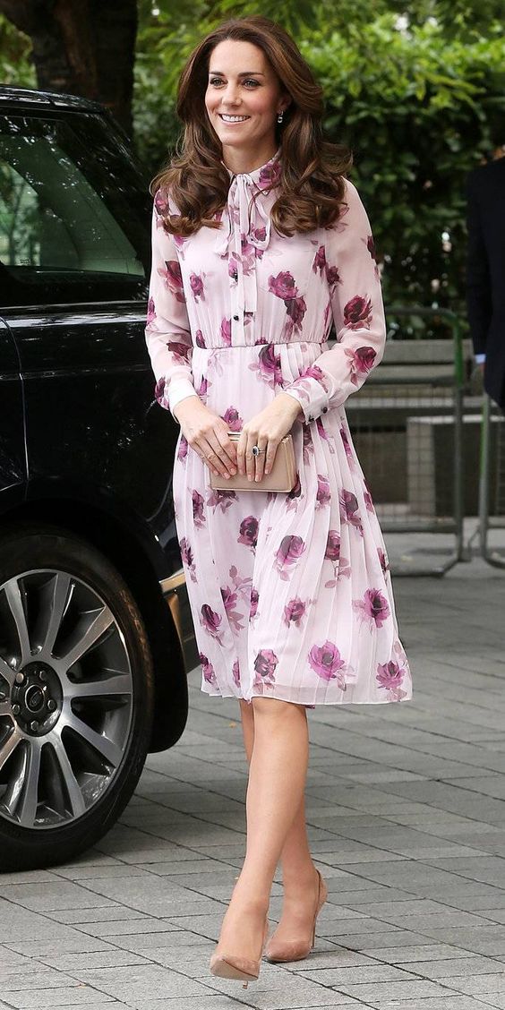 The Kate Spade Dress💜#katespadeny 
♔HRH #PrincessofWales 🐝#PrincessCatherine #RoyalFamily #RealRoyals #KateTheGreat #TeamWales #icon #Coronation #ghd #iconic #IStandWithCatherine #tcb #Tatler #GetWellSoon
@KensingtonRoyal 🏴󠁧󠁢󠁷󠁬󠁳󠁿