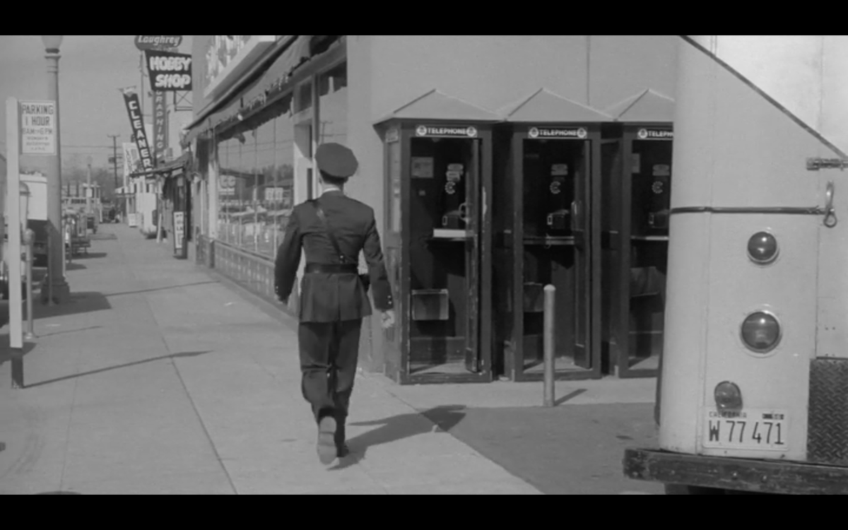 NoirAlleyAtNoon's tweet image. This looks to be Ventura Place, near the corner of Ventura Blvd and Laurel Canyon in Studio City. 
I’m not sure if it’s the same hobby shop, but there was one there until a few years ago. 
They have a farmer’s market there on Sundays.
#DarknessAtNoon #AStrangeAdventure