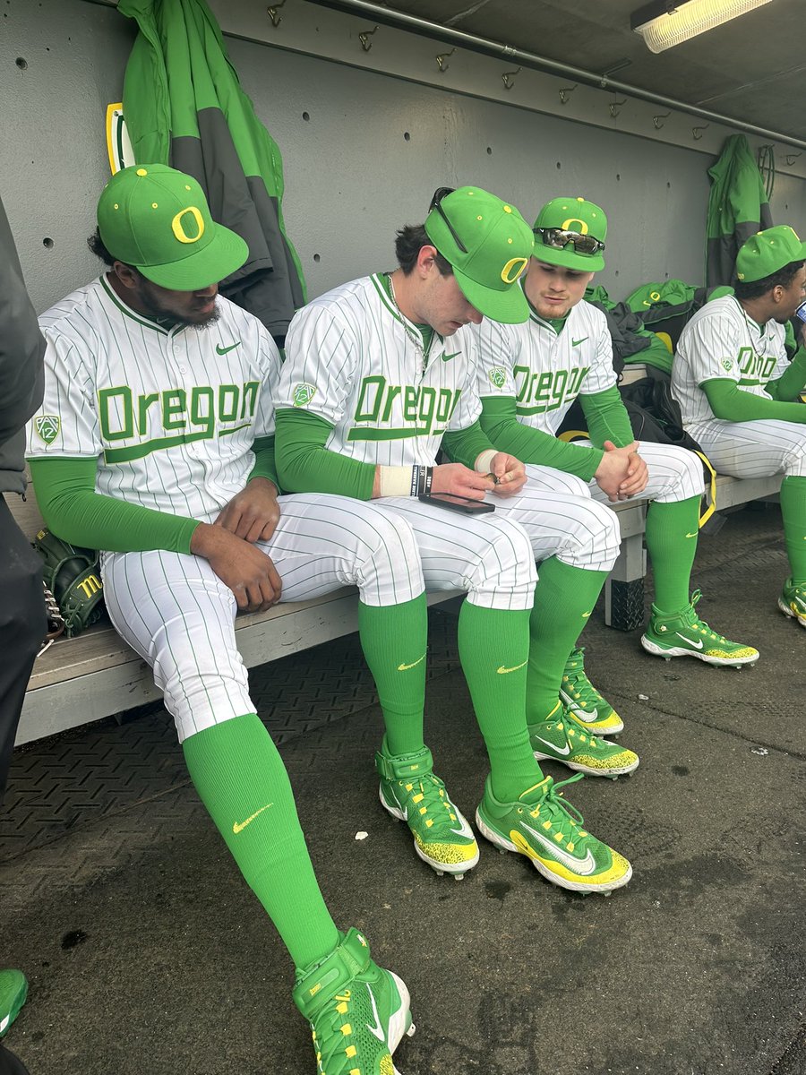 Oregon Duck Baseball tweet media
