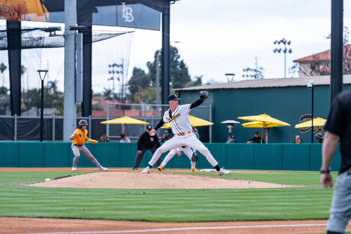 Another sweep, another successful bark in the park, another great weekend 🧹🐶 ✅

Final Score:
Dirtbags: 6
Milwaukee: 0

#skoBags