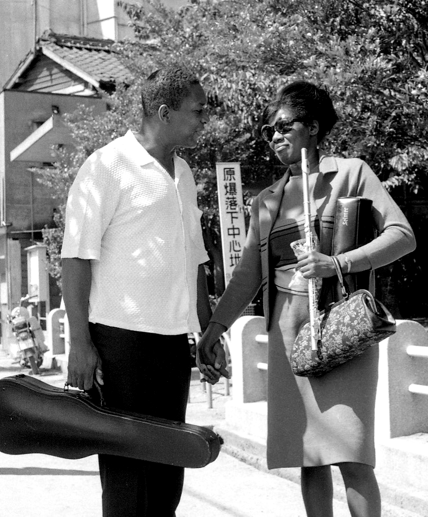 It's fucking WILD that John and Alice Coltrane only really played together for two years. I love this pic of them in Japan. 🥹