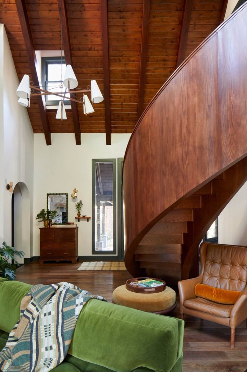 bigdumb_baby's tweet photo. We as a society need to bring back swagged out houses urgently https://t.co/81byqbNKyk