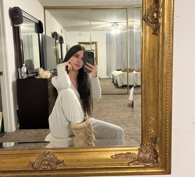 Having a cozy day, catching up on housework&hellip;I&rsquo;m just a housewife without a hubby https://t.co/eJ5n7Y<a href="/tag/avn"class="tags"><span>#avn</span></a>