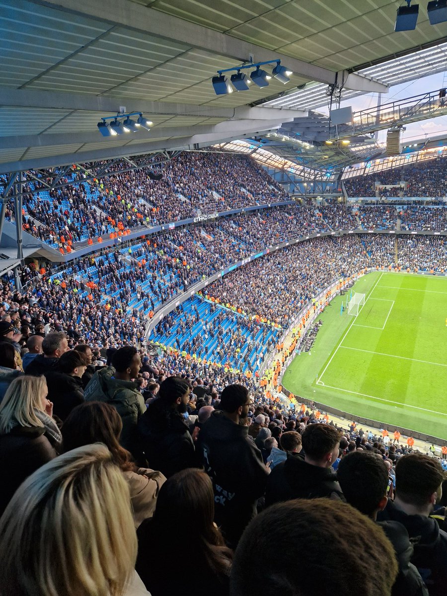 #ManUtd never seem to sellout when they visit #ManCity …is it just too far to travel ? #emptyseats 
#ManchesterDerby #DerbyDay #Manchester #MUFC_FAMILY #MUFC
