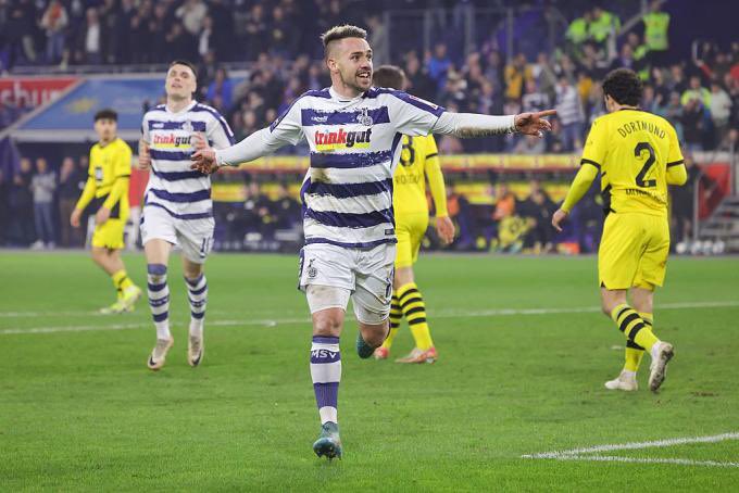 TuchelsErbe's tweet photo. 🚨: Die Amateure verlieren gegen den Tabellen 18. der 3. Liga MSV Duisburg mit 2:1. Für die U23 trifft Antonios #Papadopoulos in der 75. Minute zum 2:1 Endstand. Das war heute von den Amateuren deutlich zu wenig…
#BVB #MSVBVB https://t.co/ZxATmJprjQ