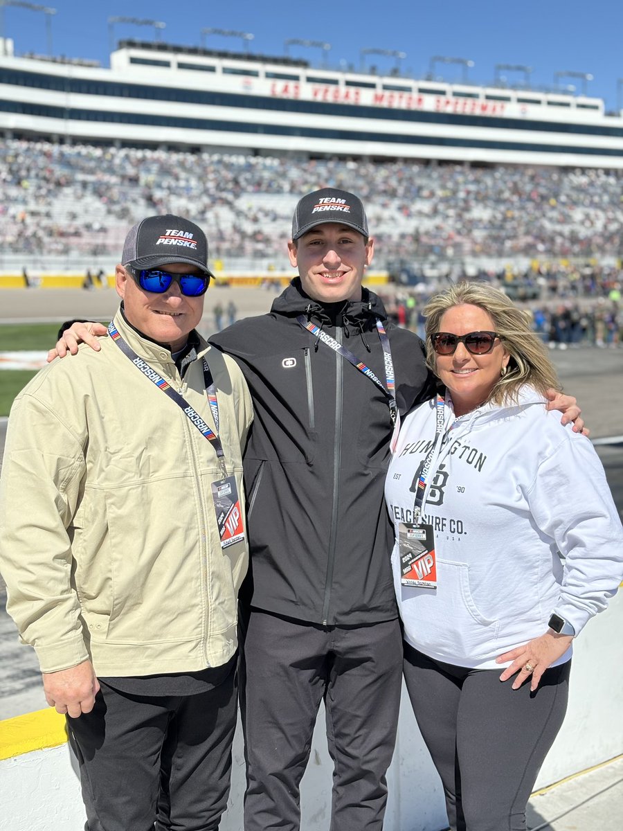Cool Arizona story happening today in @NASCAR Chandler high football head coach @GarretsonRick watching his son Darell Garretson(former @chandler_wolves QB) who’s now with Team Penske. He is the Athletic Talent Sourcing Specialist Recruits Pit Crew Personnel For the following…