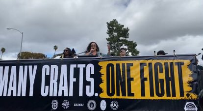 ✊🏽✊🏼✊🏾@LorenaSGonzalez “AMPTP can bargain a good contract. If they don’t –if they f*ck around– @IATSE, @Teamsters, @IBEW, @opcmiaintl, @LIUNA, @UAPipeTrades & all 2.3 MILLION of us SHOULDER-TO-SHOULDER will make sure they find out!” #ManyCraftsOneFight #NothingMovesWithoutTheCrew