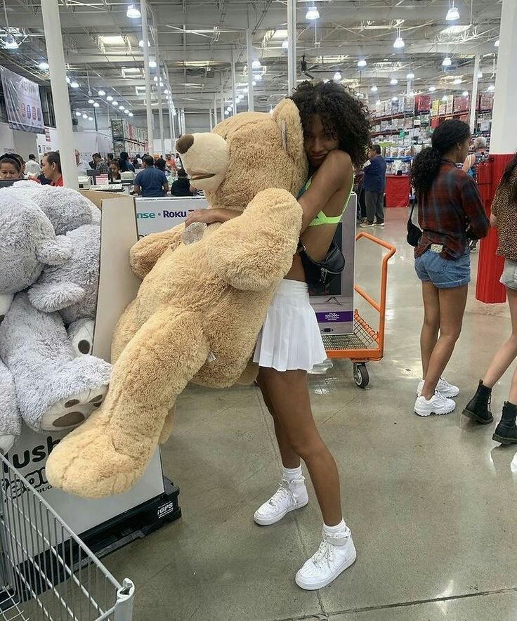 sobre mim 

★ idade - 18 anos
★ gênero - fem
★ mbti - não sei 
★ aniversário - 12/12
★ altura - 1,70
★ status - solteira
★ pets - 2
★ piercings - 0
★ tattoos - nenhuma ainda
★ cor fav - roxo rosa e azul 
★ time - flamengo 
★ moro em - sou sem teto