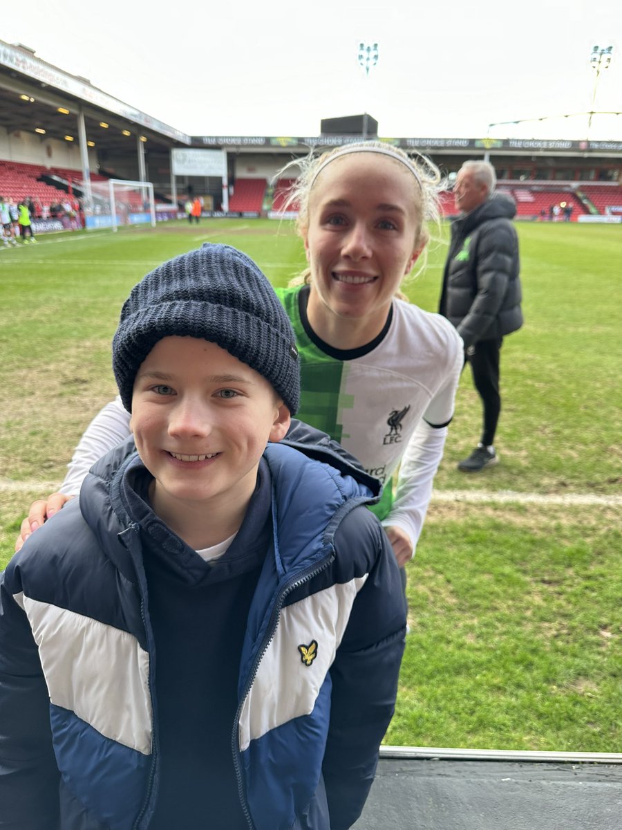 Had to keep a lid on it as we were sat in the Villa end…. UP THE MIGHT REDS!! 
Massive three points on the road! 
Performance of the season so far! 
And thanks to @bokearnsxxx for making Caleb’s week at full time! 
@LiverpoolFCW @LFCWSC 
#LFCW #LFC #YNWA #WalkOn #AVLLIV