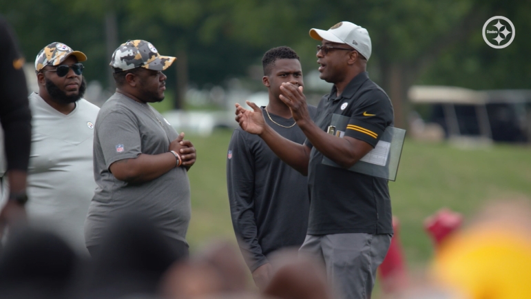 Steelersdepot's tweet photo. Steelers Pro Scouting Director Sheldon White Describes Challenge Of Dealing With 2023 Injuries https://t.co/tP9RHpFYvD #Steelers #Pittsburgh #NFL https://t.co/8AFOwNUrEy