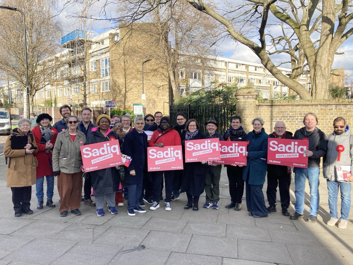 carowoodley's tweet photo. This weekend we had a chance to welcome @SadiqKhan for #Hackney @labourdoorstep_ ๐น
Then we were off to a fab #LonLab24 ๐น
Now to campaign for a #Labour Mayor of London and a #Labour government! ๐น https://t.co/Jv0fSUOyUY