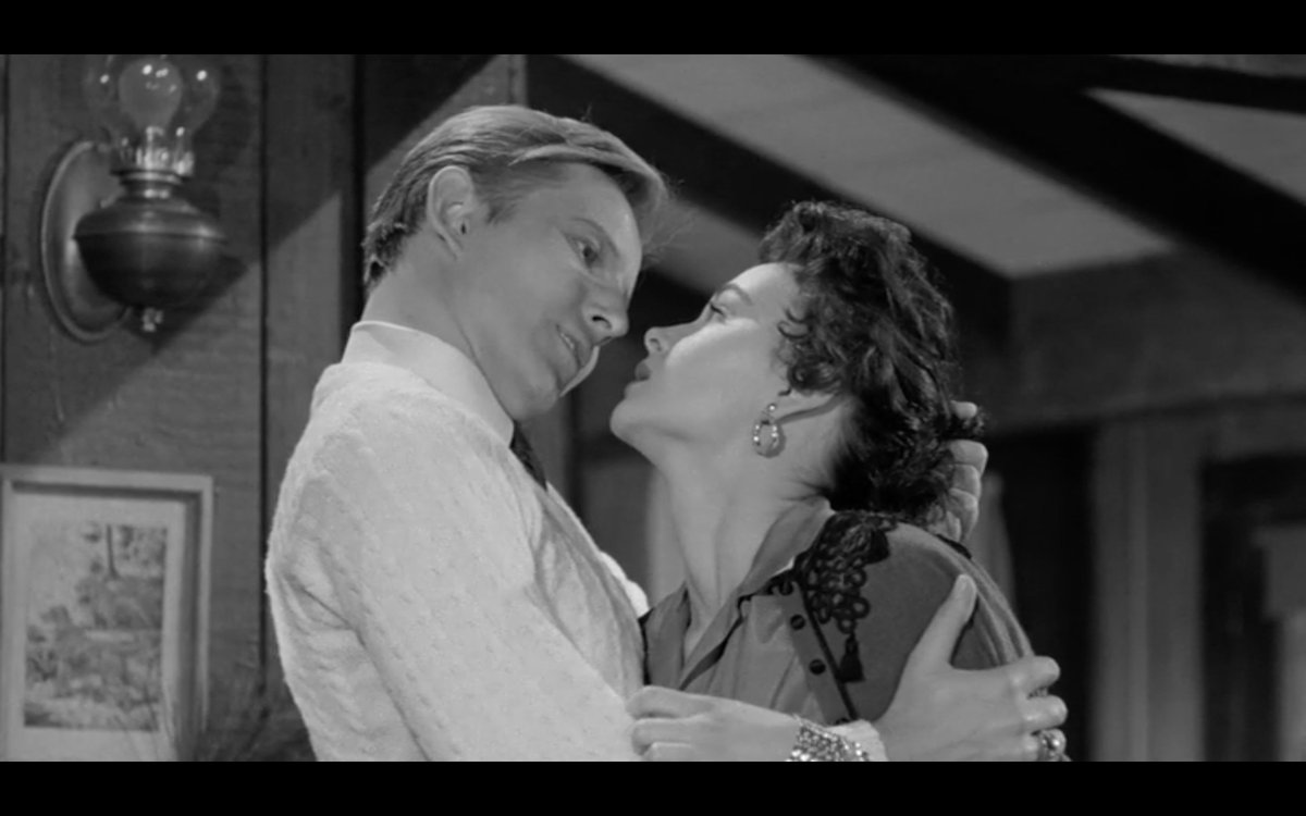 NoirAlleyAtNoon's tweet image. "I don't like surly dames." 
Speak for yourself, buddy. 
#DarknessAtNoon #AStrangeAdventure