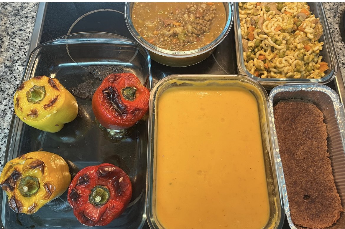 Domingos de casina ❄️🥶🌧️🏠
Cocina de supervivencia para la semana
🍱🥘🍰🫕 
#cocina #recetas #FelizDomingo #FelizFinDeSemana