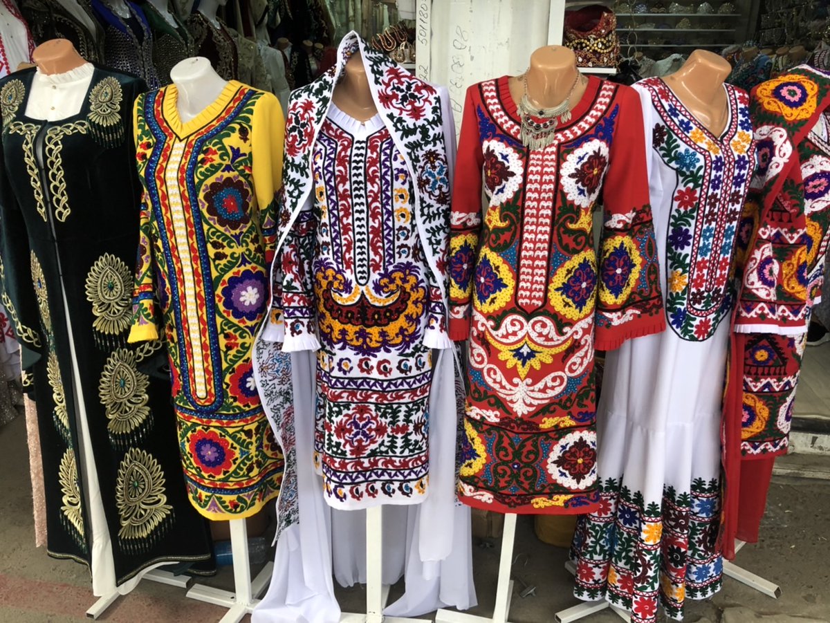 ①タジキスタンの民族衣装「チャカン」や「アトラス」 ②大量の油で