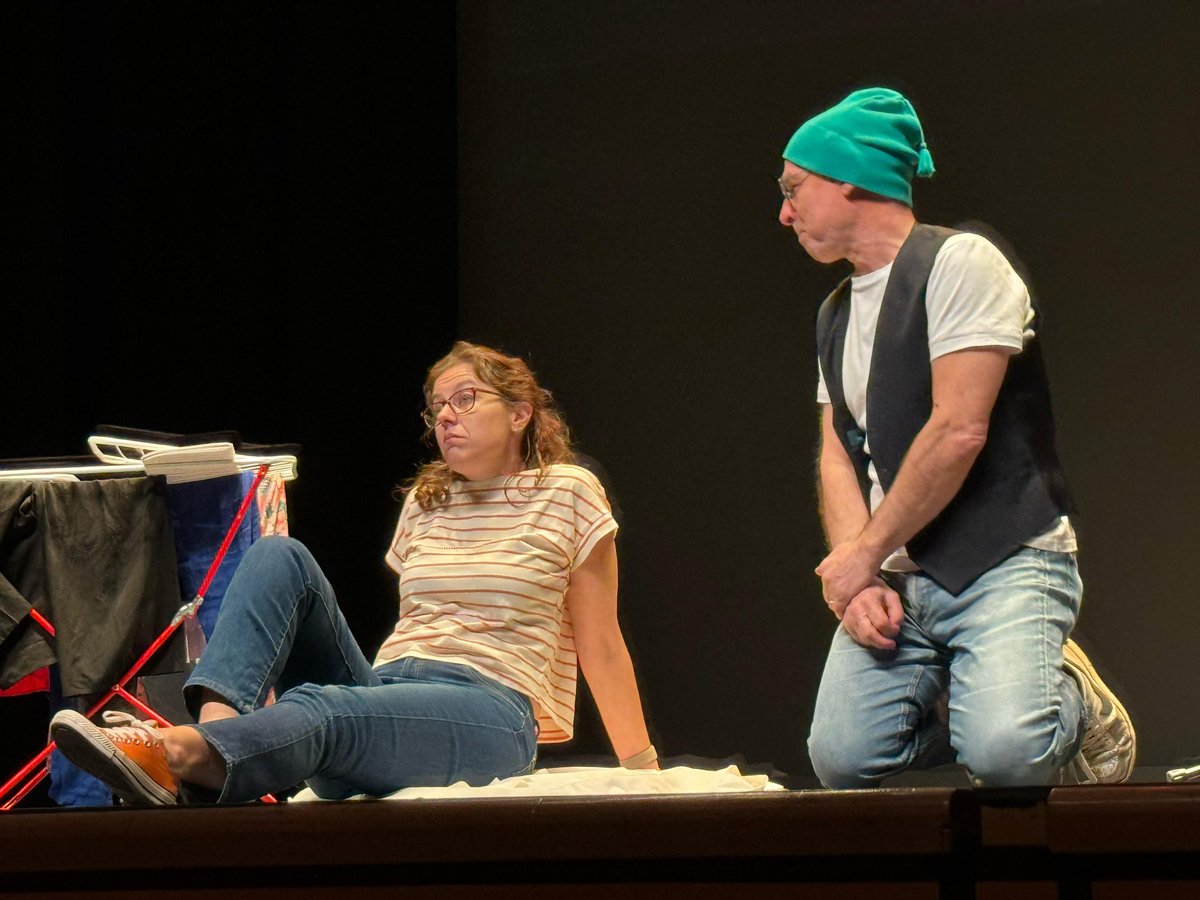 🎭El <a href="/ElRabaldePinto/">El Rabal de Pinto</a> ha acogido este domingo 'Ciencia y Escena: Diez años de TeatrIEM', una selección de las escenas que a lo largo de diez años ha ido presentando este grupo de teatro, dedicado a hacer llegar la ciencia al público desde las tablas.
