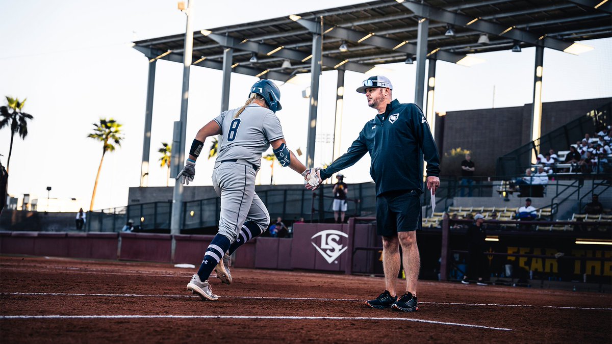 OspreySB's tweet photo. .@allisonbenning_ smashed a go-ahead two-run homer in the sixth inning, while also pitching a complete game, to lead the Ospreys to a weekend finale win over James Madison, 2-1, on Sunday afternoon!
🗞️ >> https://t.co/RkKLizNcdB
📊 >> https://t.co/TKLT3WEv80
#BirdsOfClay https://t.co/vCmleZPAUS