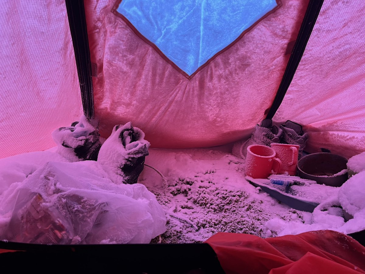 ratherbrunning's tweet image. When you head out to do the Orchy 4 munros with a summit camp and the weather gods take you by surprise ❄️🏔️! Wasn’t expecting a porch full of snow this morning 😆🥶 #munros #bridgeoforchy #beinndorain #Beinnandothaidh #beinnachaladair #beinnachreachain