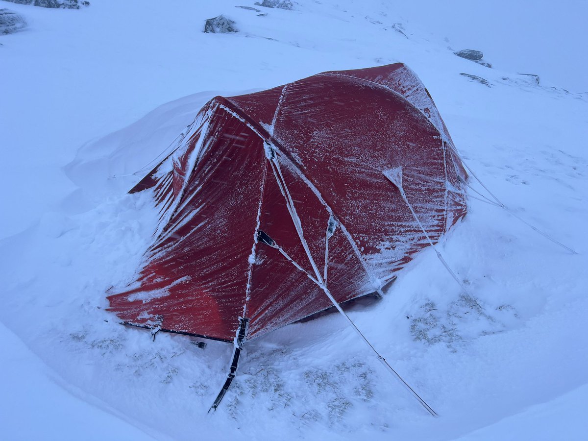 ratherbrunning's tweet image. When you head out to do the Orchy 4 munros with a summit camp and the weather gods take you by surprise ❄️🏔️! Wasn’t expecting a porch full of snow this morning 😆🥶 #munros #bridgeoforchy #beinndorain #Beinnandothaidh #beinnachaladair #beinnachreachain