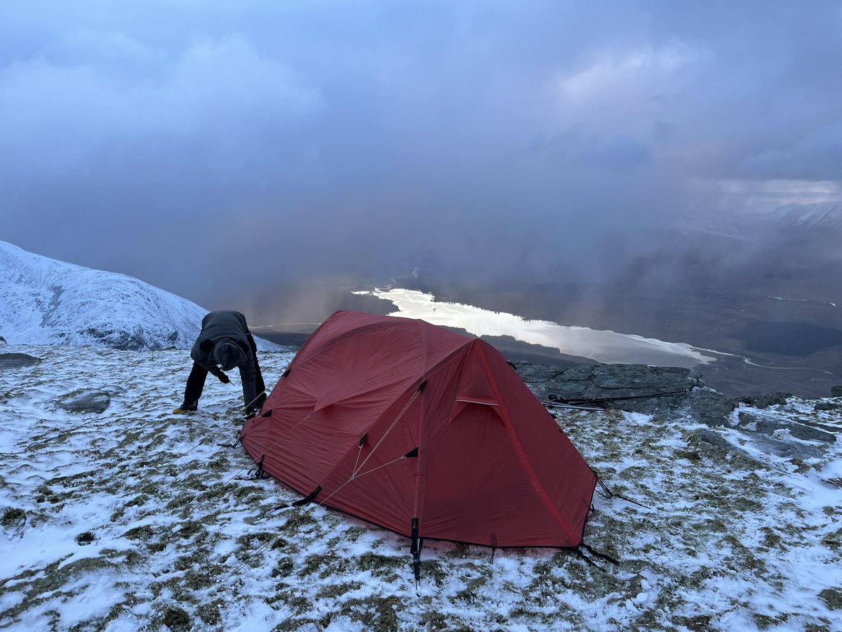 ratherbrunning's tweet image. When you head out to do the Orchy 4 munros with a summit camp and the weather gods take you by surprise ❄️🏔️! Wasn’t expecting a porch full of snow this morning 😆🥶 #munros #bridgeoforchy #beinndorain #Beinnandothaidh #beinnachaladair #beinnachreachain