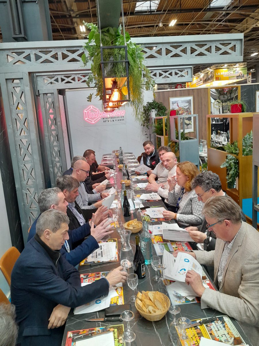 InterbevGdEst's tweet photo. #SIA2024
- Ambition Éleveurs @regiongrandest
- Stratégie abattoir : DRAAF/Région/Interbev
- Tirage au sort de la phase finale #GénérationTerredeXV @EPL54 Pix(rdv les 3,4/04)
- Récompenses @FCDfrance @FCACommerce
- Echanges #contractualisation #EGAlim #RHD #labelrouge #filière https://t.co/MqqjpK73x6