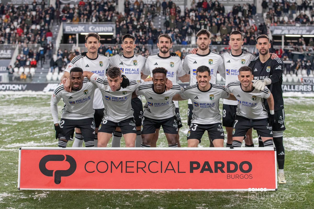 El frío y la nieve no impidieron vivir otra gran noche en El Plantío! Este es el camino 🔝⚽️🤍🖤