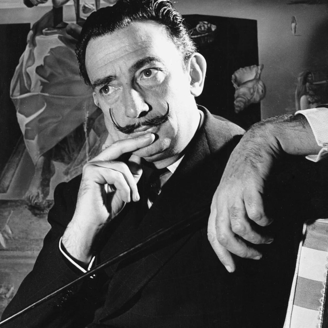 “Não tenha medo da perfeição – você nunca a alcançará.”

- Salvador Dalí