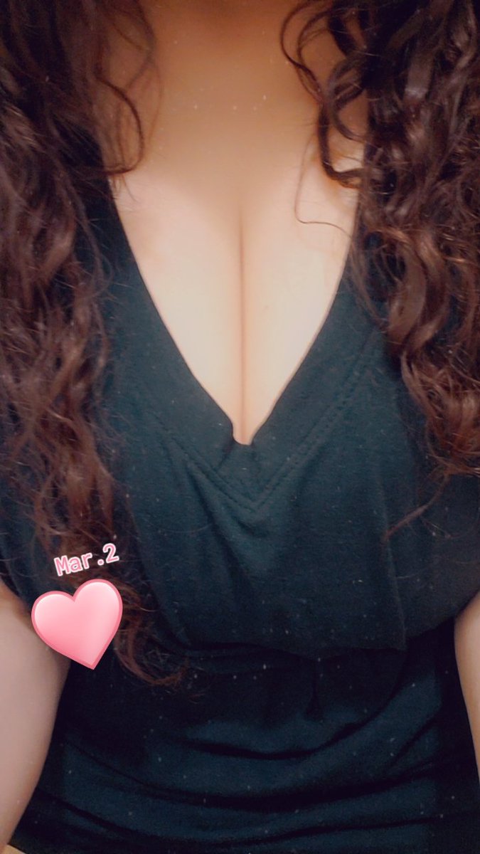 JesssieNSFW's tweet photo. Tig ol bitties 👉👈 https://t.co/ofLYxK6isy