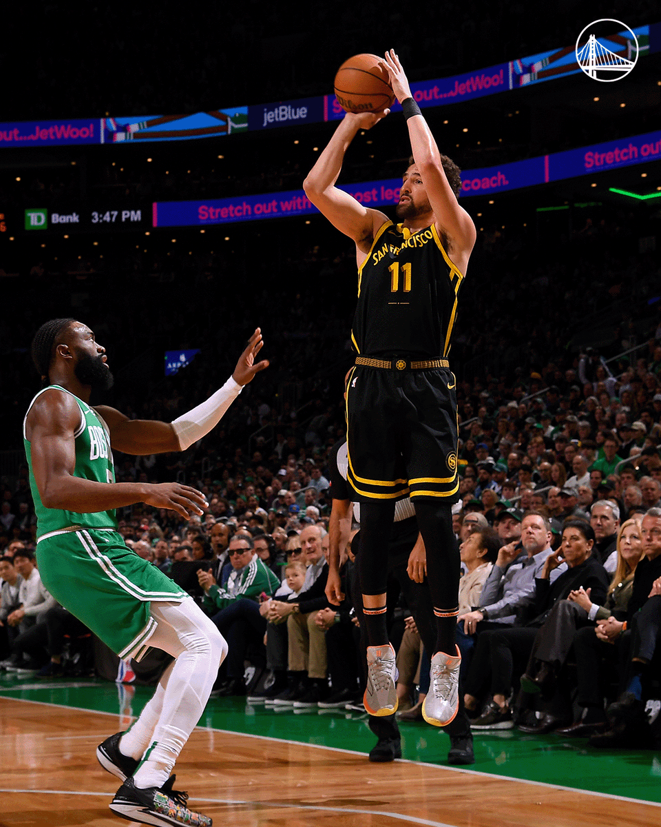warriors's tweet photo. Klay Thompson is now the seventh player in NBA history to reach 2,400 career threes βοΈ https://t.co/NzF3ntClL3