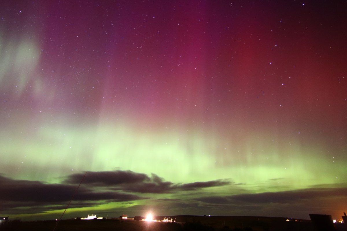 20:40  (3 Mar 24)    #Aurora :-)  #NorthDell #Ness #IsleofLewis #Hebrides <a href="/chunder10/">James Rowley-Hill</a> <a href="/TamithaSkov/">Dr. Tamitha Skov</a>
 <a href="/StormHour/">#StormHour</a> <a href="/VirtualAstro/">VirtualAstro</a> <a href="/aurorawatchuk/">AuroraWatch UK</a>