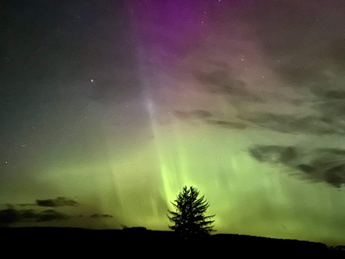 What an absolutely epic Aurora this evening 😮

#aurora #auroraborealis #northernlights #auroraphotography #nightskyphotography #landscapephotography #57degreesnorth #highlands #scotland

@BBCScotWeather @BBCScotlandNews