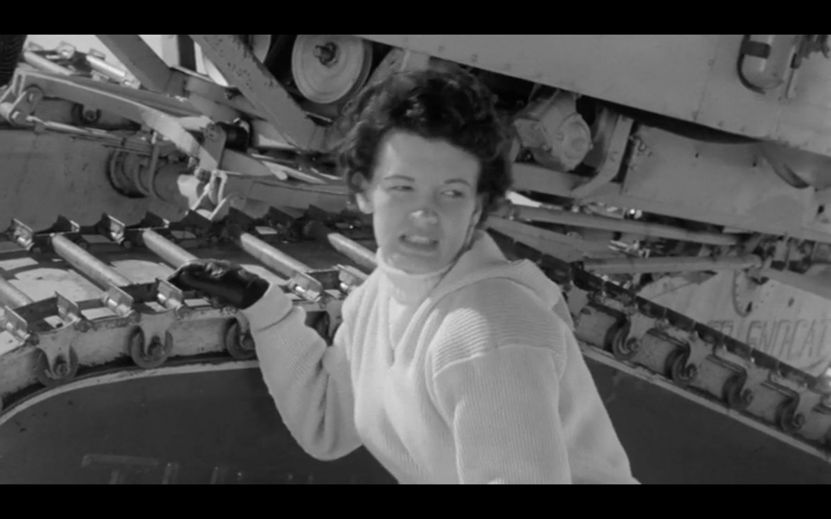 NoirAlleyAtNoon's tweet image. "Are there anymore left, Terry?"
"Just a girl, and I can take care of her." 
Catfight! 
#DarknessAtNoon #AStrangeAdventure