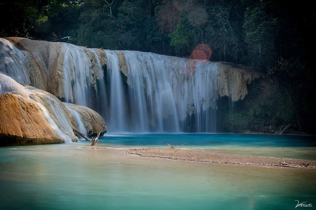La Portada del día de hoy es para la hermosa fotografía en efecto seda de Alejandro Vargas Quiroz.
Muchas felicidades !
