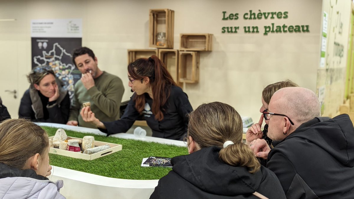 anicapfr's tweet photo. Un nouveau succès pour les @FromDeChevre au @Salondelagri ! L'#ANICAP a une nouvelle fois pu présenter le savoir faire de la filière #laitière #caprine française au grand public qui était au rendez-vous ⤵️ https://t.co/boVCzKYgHP