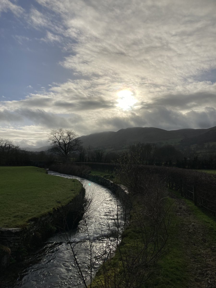 ceadela's tweet image. Contrasting skies: mid February in the North West, early March in West Oxon #Springisonitsway