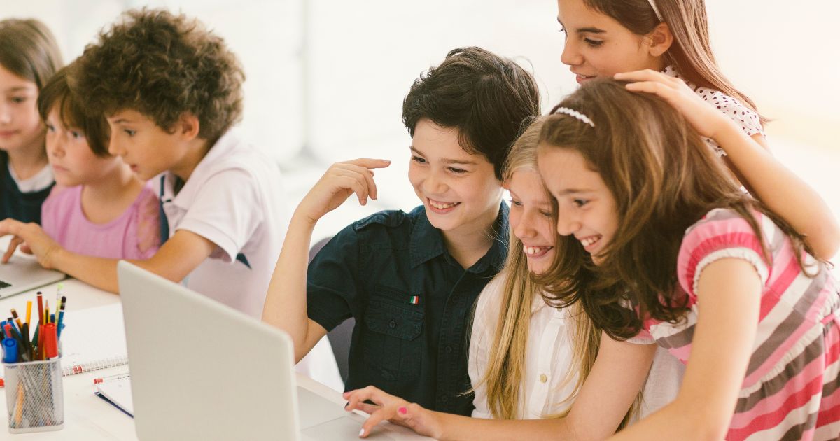 gotynker's tweet image. Transform playtime into coding time! Discover how Minecraft, beyond being a global gaming phenomenon, is shaping the future of coding education—one block at a time with Tynker. #MinecraftCoding #YoungProgrammers #tynker 🎮💻🌐 Learn More gotyn.kr/48Fnelg