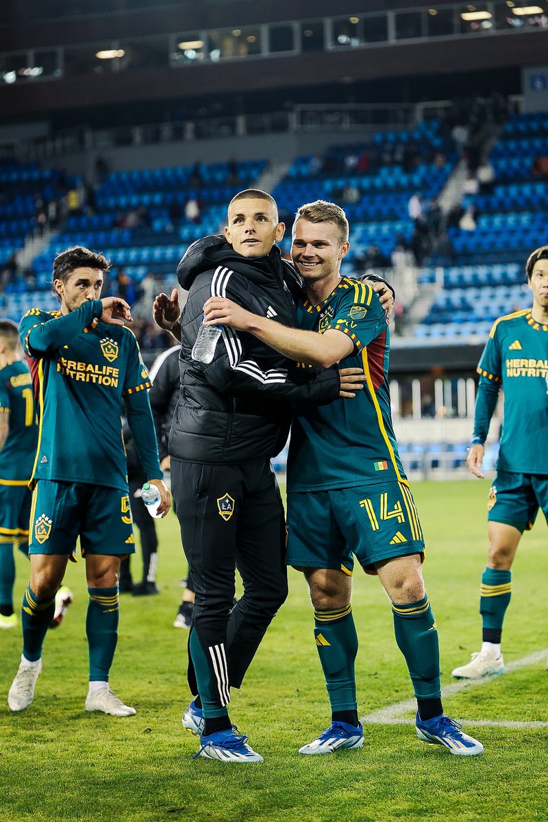 Nelson_J14's tweet photo. Cali Clásico W last night💚💛 https://t.co/aF2yIAa3hc