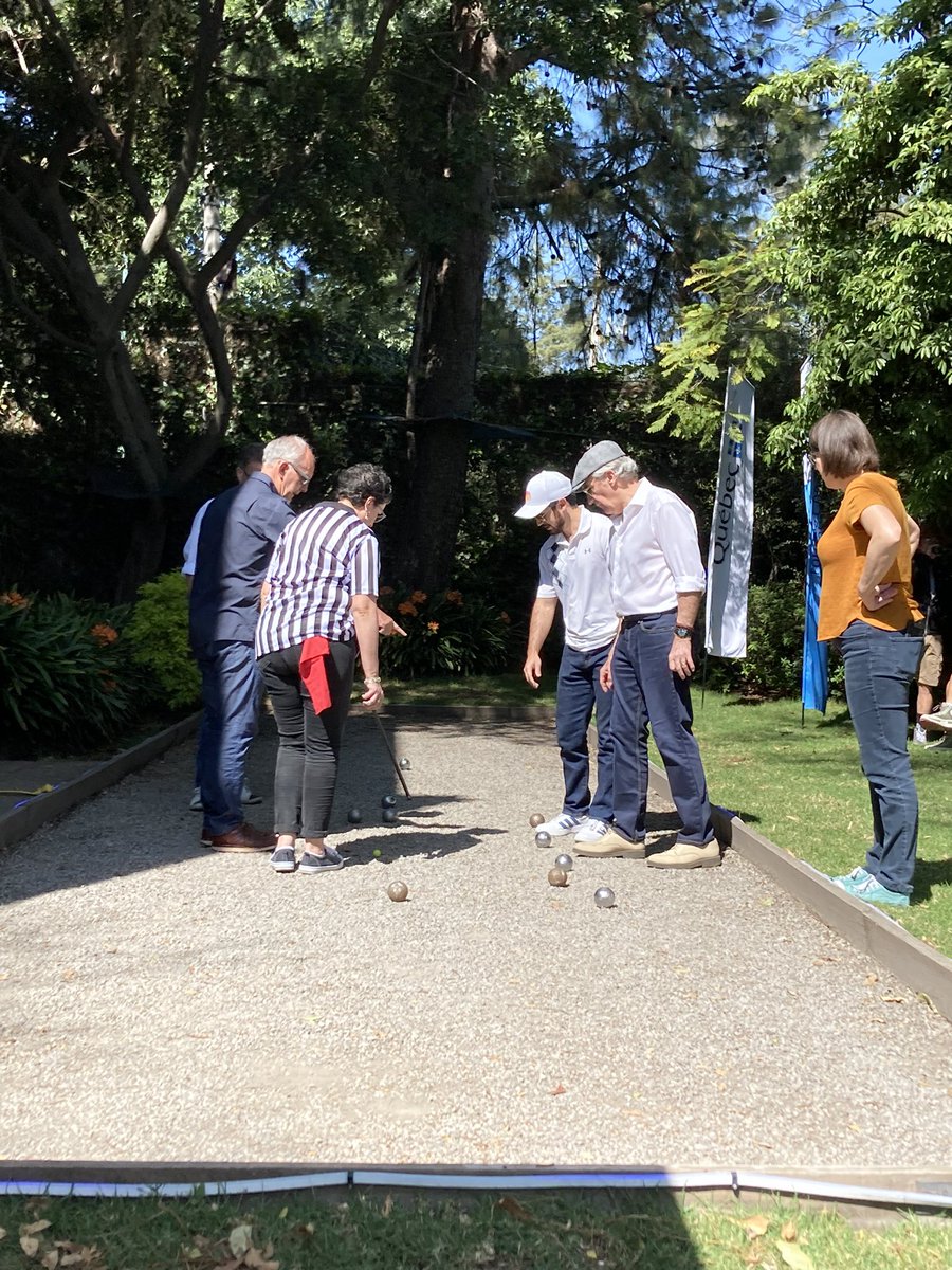 ¡Gracias a todas las y los representantes de embajadas e instituciones francófonas que participaron en la segunda edición del torneo de #petanca de la #Francofonía en México! 🤩🇲🇽 ¡Muchas felicidades al equipo ganador de <a href="/FranciaenMexico/">Embajada de Francia en México 🇲🇽</a> y de <a href="/AF_Mexique/">AF_Mexique (Fédération des AF du Mexique)</a>! 🇫🇷