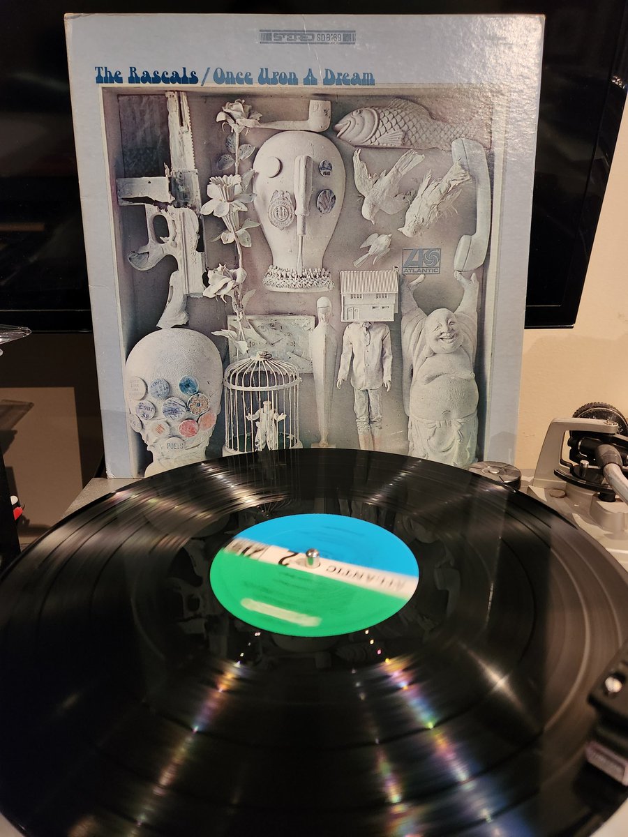 SpinVinyl1's tweet image. Once Upon A Dream is The Rascals  best album and my favorite of theirs. A  beautiful mix of different styles with hints of psychedelia. This original US press sounds pretty good!
#TheRascals #OnceUponADream #RainyDay #ItsWonderful #MyWorld #vinylrecords