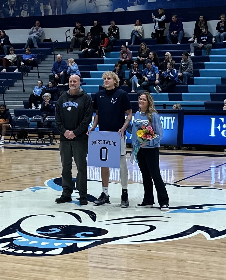 Northwoodmbb's tweet photo. 📸 from last night’s senior celebration! 

Thank you again for everything you guys have given to #ThePack 🐺 

@AnthonySsanders @45ProfessorX https://t.co/7kmnHomOof