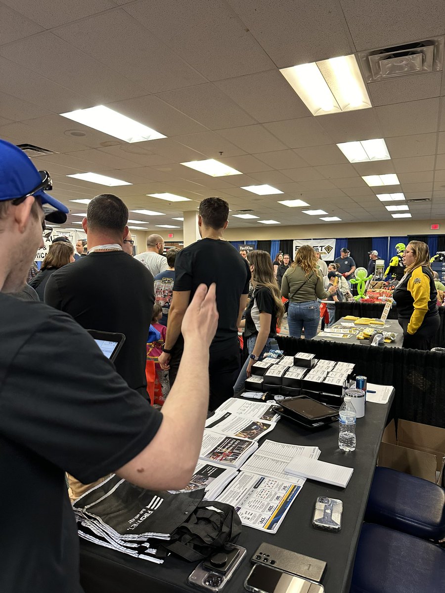 Another great day to close out the Monroeville Fire &amp; EMS show helping those who help us <a href="/TylerBlake713/">Tyler Blake</a> <a href="/NickMck412/">Nick Mckinney</a> <a href="/john_proia/">Johnny Boy</a> <a href="/patricia724_/">Triscuit (Patricia Callarik)</a> <a href="/Matt__Rash/">Matt Rash</a> <a href="/MikeSBurgess_/">Michael</a>  #FIRE 🔥 #PACK 🐺 #OHPA