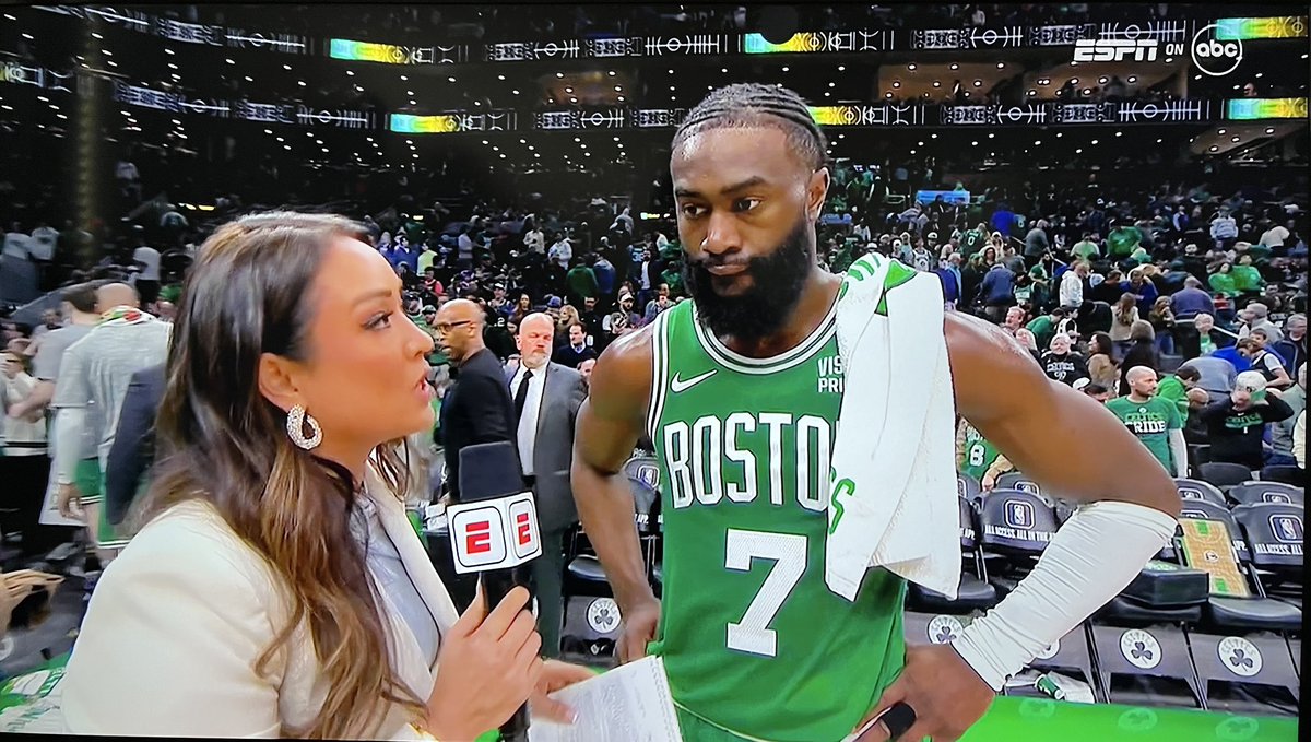 What a crazy first half: 44-point Celtics lead over the Warriors! And @CassidyHubbarth is there doing the national sidelines for @espn on @ABCNetwork 👏👏