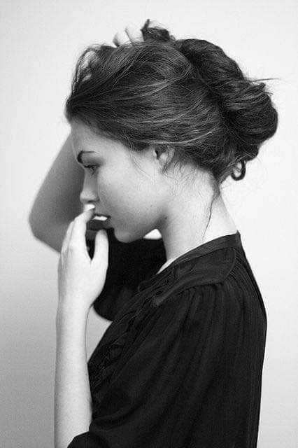 ؛
سيأتي من يشبهك
ويحبك
كأنك نصه الضائع بين
بدايات السطور 

...