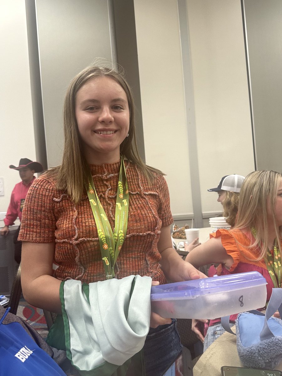 These two young young ladies are going onto the top 20 round of the rodeo Cup Houston livestock show rodeo ⁦<a href="/Buna_ISD/">Buna ISD</a>⁩