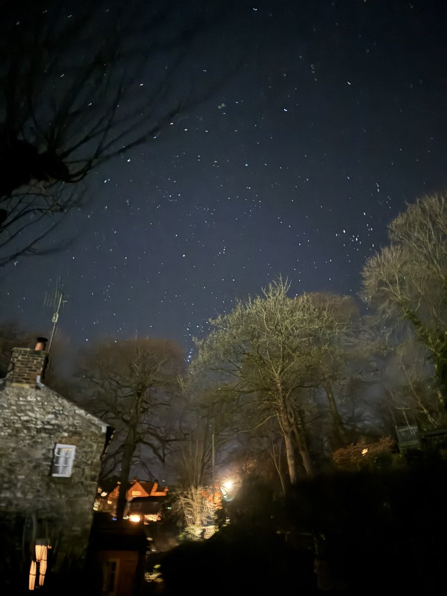 Beautiful starry sky tonight in Bakewell ⭐️✨#bakewell #derbyshire