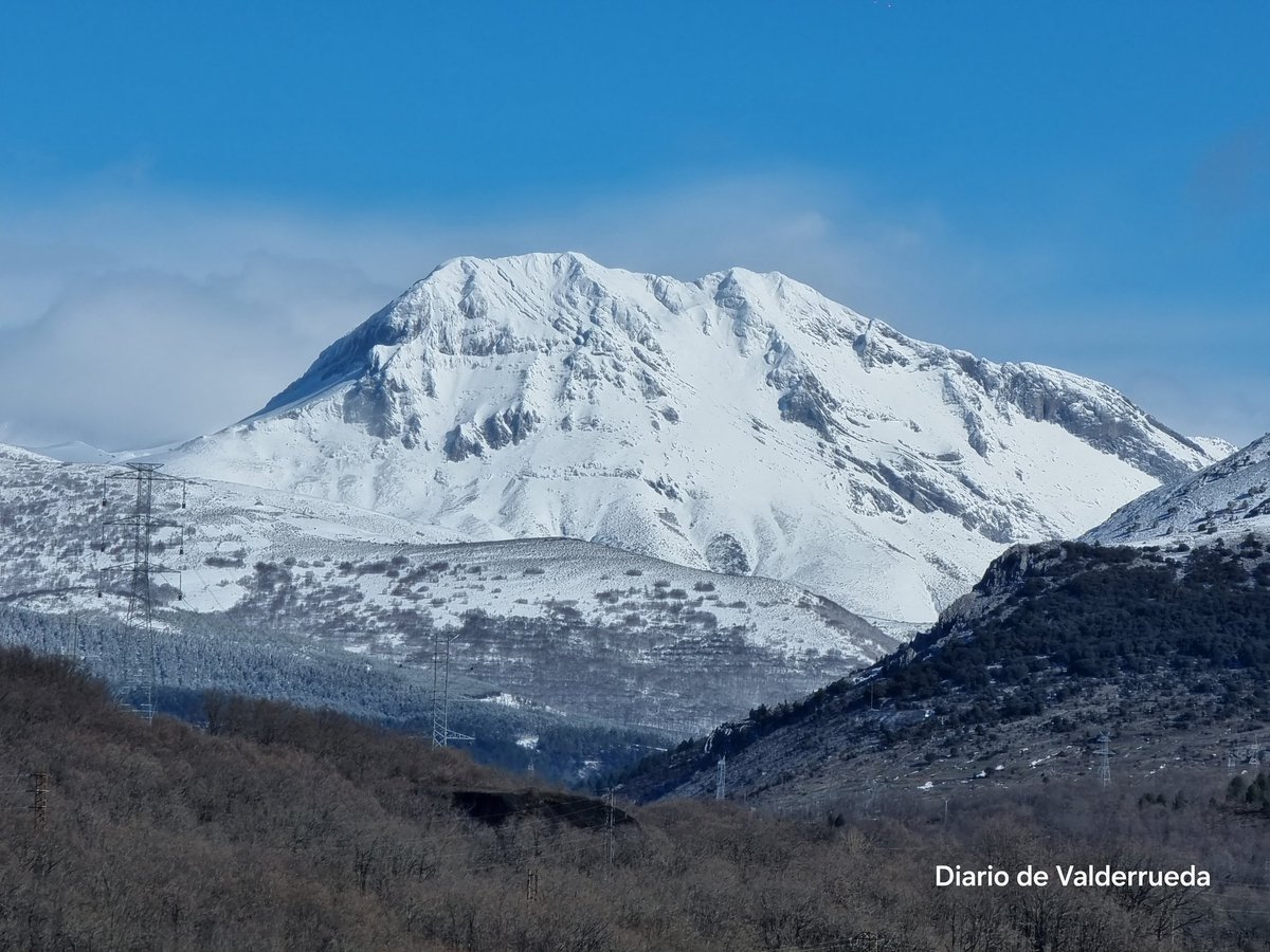 Con el mágico Pico Espigüete cubierto de nieve este domingo cerramos la semana.

#espigüete #nieve #montañapalentina 

¡Buenas noches! 😘