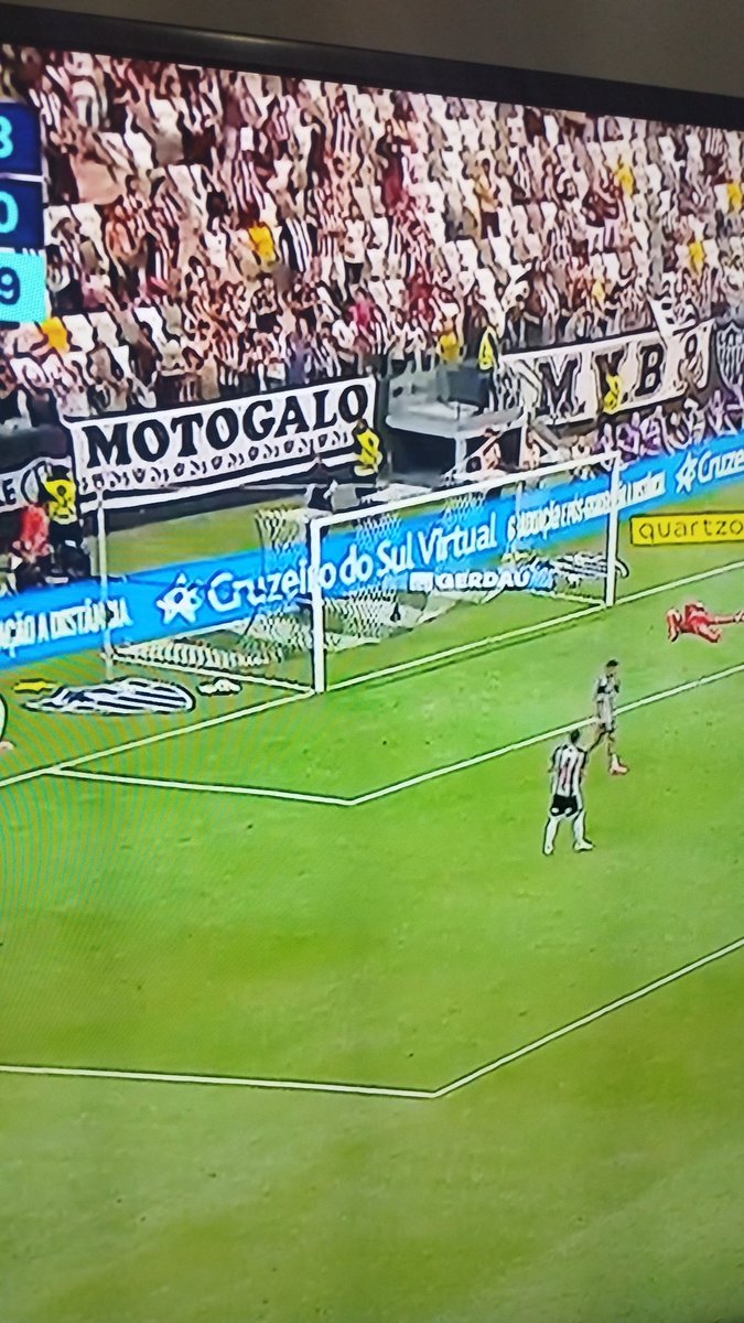 FernandoJr013's tweet photo. @rubensmenin O que não pode é o nome do Cinzeiro em azul, em uma placa de publicidade na nossa casa ! LAMENTÁVEL @Atletico , @ArenaMRV ,@rubensmenin https://t.co/I2mOb1dHJ2